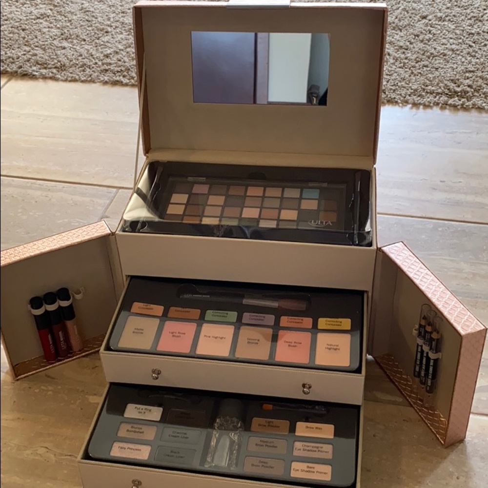 NEW-Never used Ulta Makeup kit